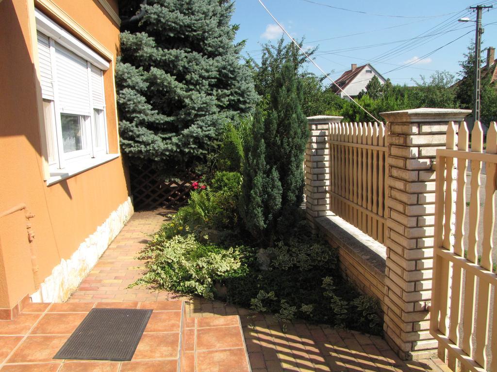 Oazis Apartmanhaz Hajdúszoboszló Exterior foto